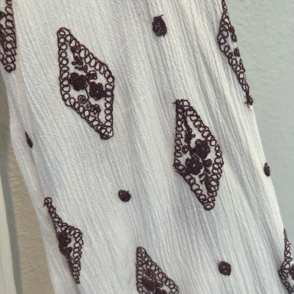 Free People White Gauze Peasant Top Brown Diamond Embroidery Boho Hippie XS - Picture 8 of 9